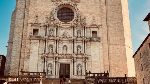 Barcelona Surroundings - Girona + Besalu Medieval Town Tour - Private Charter - Top Pick