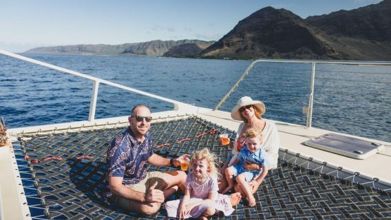 Kona: Paseo en catamarán al atardecer con cócteles y aperitivos
