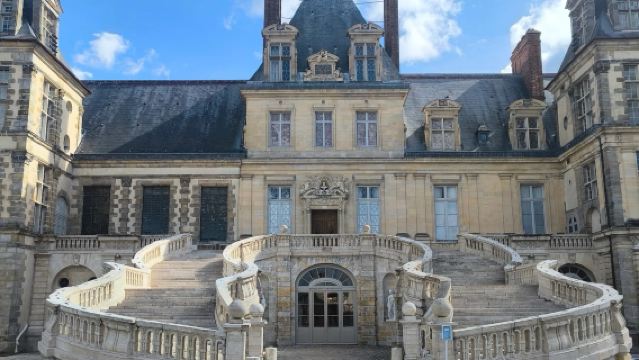 中文專車巴黎市區-楓丹白露宮-米勒畫室-巴爾比宗畫家村一日遊