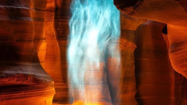 美國鳳凰城來回羚羊谷-馬蹄灣-鮑威爾湖-12H包車精選