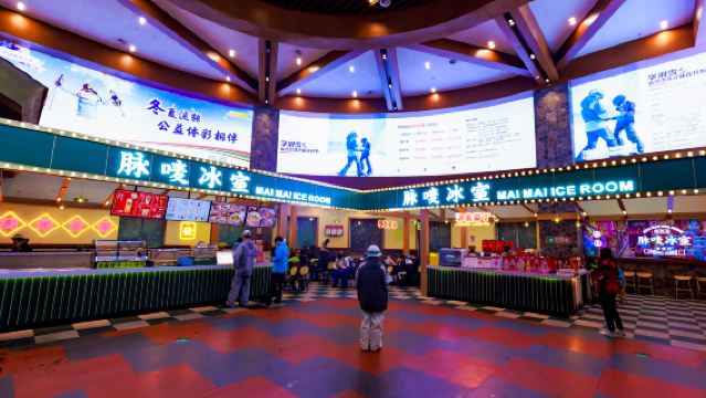 (Bèla Bèla Western Restaurant) Double Breakfast Buffet + Unlimited Snow Play Pass for Two + 1 Premium Room Voucher at R&F Swissôtel