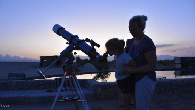 Esperienza Magica di Osservazione delle Stelle nel Deserto, Passeggiata in Cammello e Cena BBQ con Spettacolo Beduino Sotto le Stelle