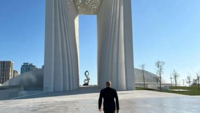 Baku: City Sightseeing Hop-on Hop-off Bus with Audioguide