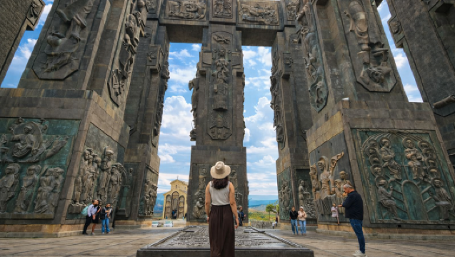 Tour por Tiflis y Miskheta: Historia, Vistas, Vino y Paseo en Barco