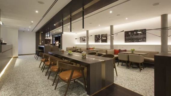 Servicio VIP en la sala Plaza Premium Lounge del Aeropuerto Internacional de Melbourne