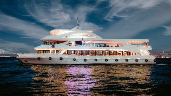 Istanbul: Bosphorus Dinner Cruise with Turkish Folk Dances