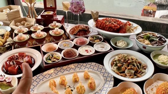 Banquete Familiar de Jinling em Nanquim - Experiência gastronômica imersiva no Rio Qinhuai + pratos famosos de Jinling para explorar · Opção de duas lojas no Templo de Confúcio
