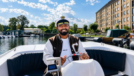Copenhagen: Guided Boat Tour Through Beautiful Canals