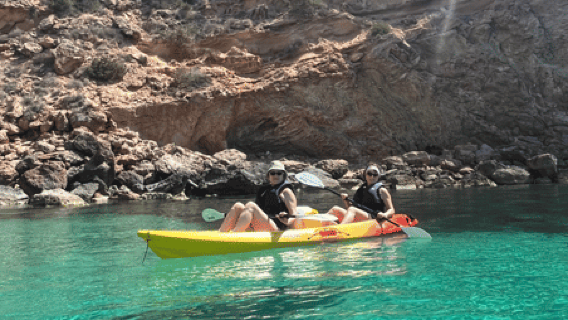 Ibiza: Kajak & Schnorcheln in Meereshöhlen und kristallklarem Wasser