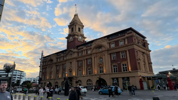 Pemandu pelancong berbahasa Cina | Menara Langit Auckland + Queen Street + Galeri Seni + Dewan Bandaraya