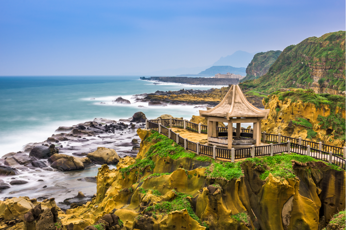 Jiufen Old Street + Heping Island Sunset + Keelung Night Market Food 1-day Tour [Depart from Taipei | Includes Admission Ticket]