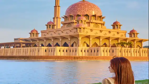 馬來西亞粉紅回教堂+黑風洞+雲頂高原度假區一日遊