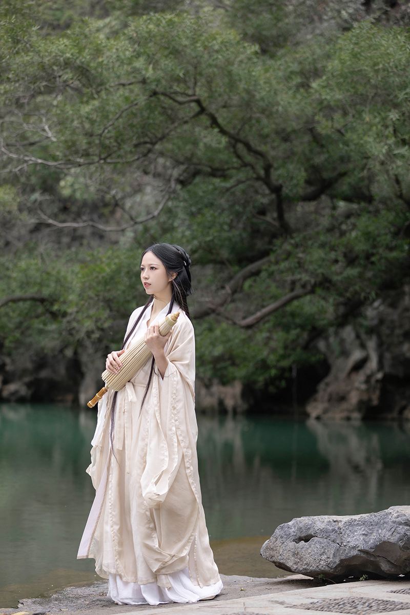 Baoji Trip Moments[Driver-guide + travel photography + wedding aerial microfilm + makeup & costumes + customized itinerary + all photos included]