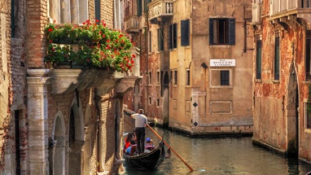 Venice: Gondola Ride with Live Commentary
