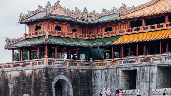 Откройте для себя Имперский город Хюэ: экскурсия в небольшой группе на целый день. Отправление из города Хюэ.