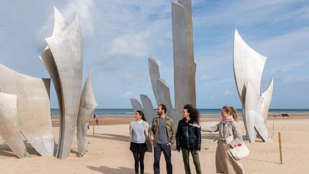 From Paris: Normandy Landing Beaches D-Day Tour by Minibus