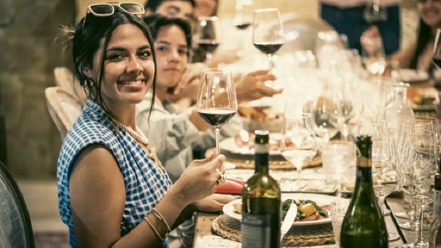 Classic: Vineyard Golf Cart Tour & Wine Tasting and Lunch