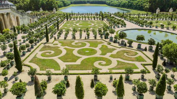 Palace of Versailles: Roundtrip Transport Only