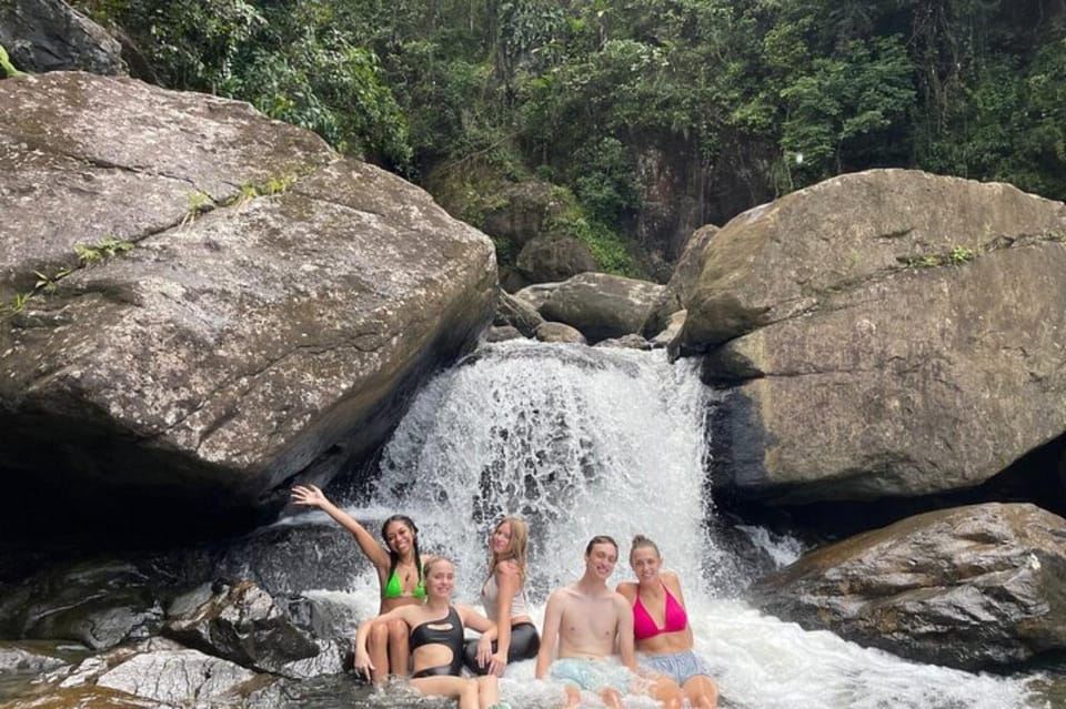 San Juan: tour escursionistico Yunque e Piñones con un locale