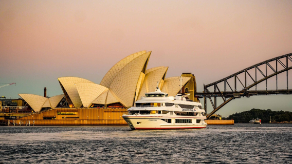 Crociera al tramonto con cena nel porto di Sydney (include 2 ore di crociera + cena a 3 portate + vista del tramonto + panorami del porto di Sydney)