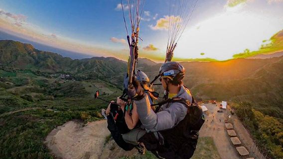 Gleitschirmfliegen-Erlebnis auf Lombok: Treffpunkt am Sammelpunkt