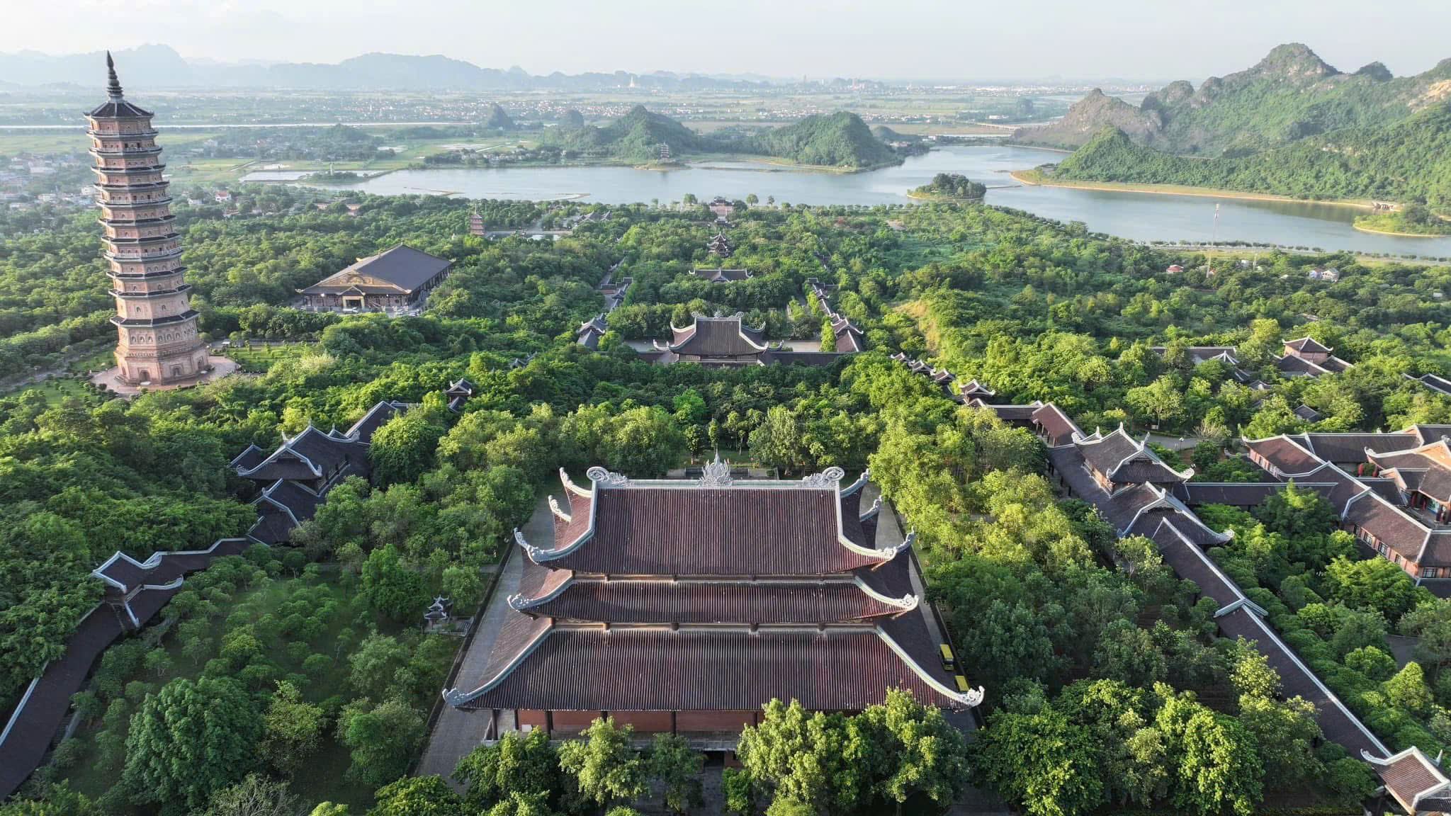 Desde Hanói: Mejor excursión de un día a Ninh Binh, Pagoda de Bai Dinh, Cuevas de Mua y Grutas de Trang An