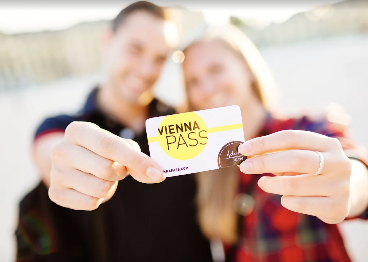Vienna Pass tiket bandar Vienna termasuk lebih daripada 70 tarikan seperti Schönbrunn Palace, Belvedere Palace, Muzium Albertina dan bas hop-on hop-off