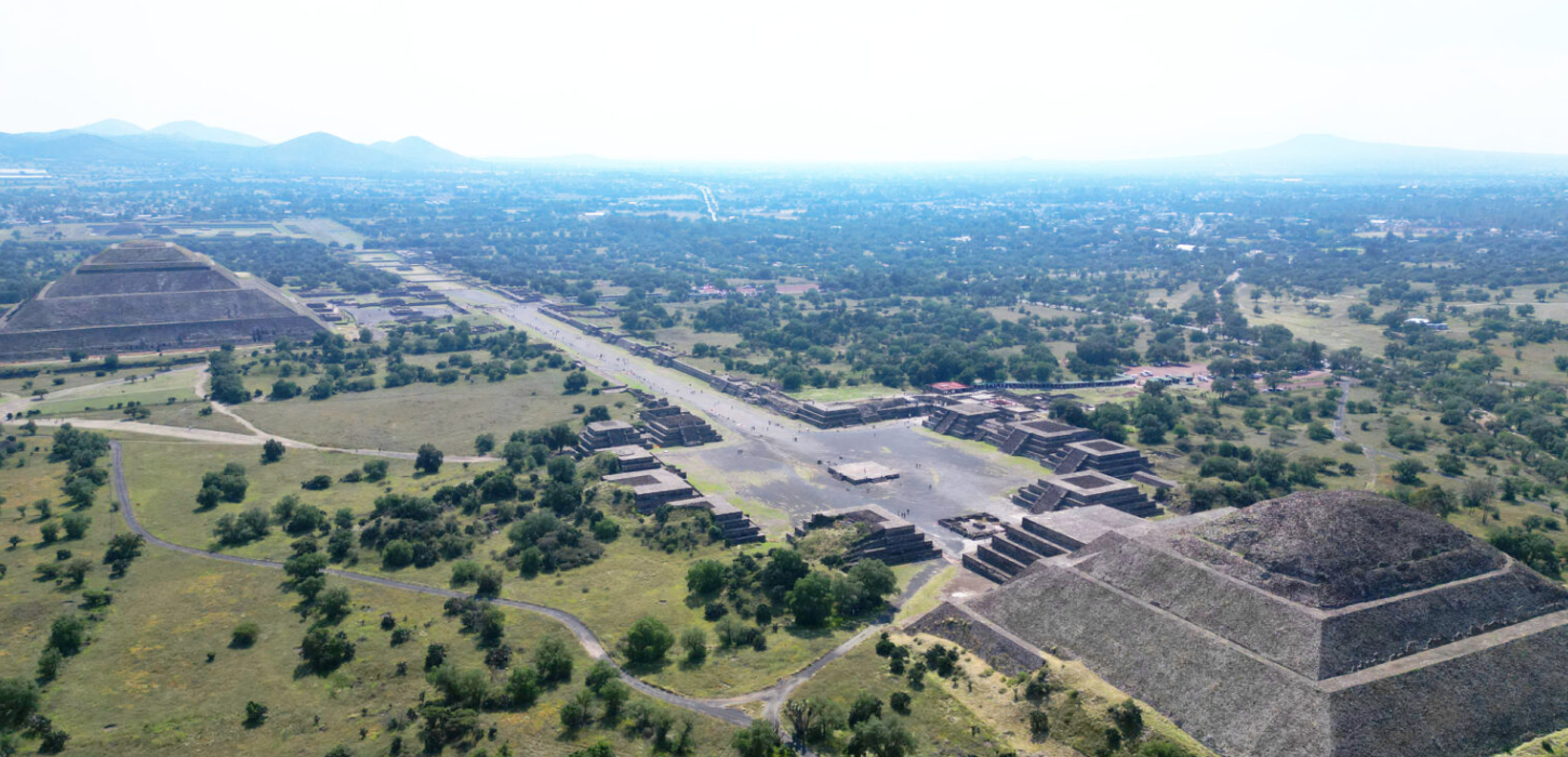 เม็กซิโกซิตี้ - เหมารถ 1 วัน - เลือกเที่ยวได้ทั้งปิรามิดแห่งดวงอาทิตย์และดวงจันทร์ วิหารแม่พระ ฯลฯ - ไม่รวมตั๋วเข้า