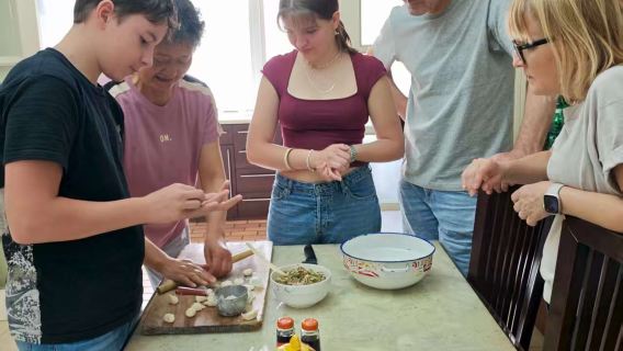 Lokale Lebenswelten entdecken: Vom Markt zum Essen – Ein praktisches Kocherlebnis in einer einheimischen Familie