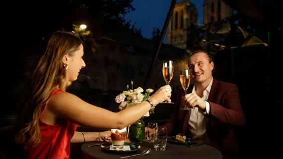 ล่องเรือ การล่องเรือ ริมแม่น้ำแซนในปารีส ประเทศฝรั่งเศส (2.5 ชั่วโมง + พื้นที่รับประทานอาหารหลายแห่ง)