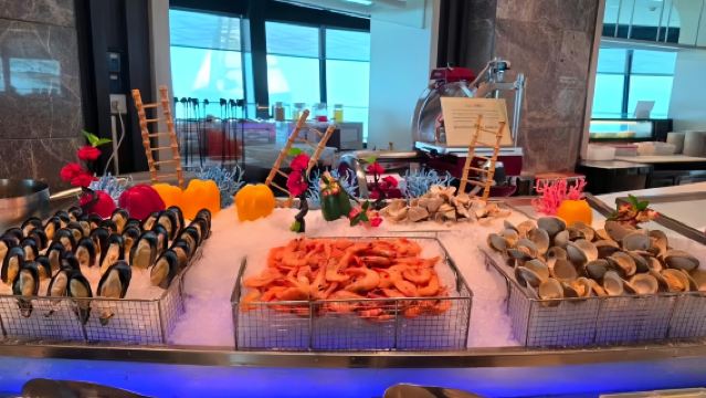 Asia International Hotel·Revolving Buffet Restaurant at Cloud Top Pavilion