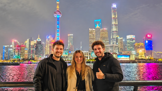 Shanghái: crucero por el río Huangpu y cena buffet bajo las estrellas (Crystal Princess and Dragon Cruise)