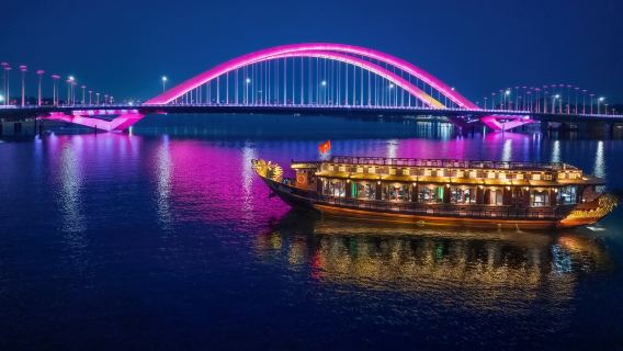 Huế Perfume River diner cruise met Ca Huế & Hoteltransfer