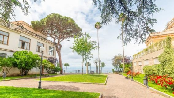 Sorrento: Walking Tour with Olive Oil and Limoncello Tasting
