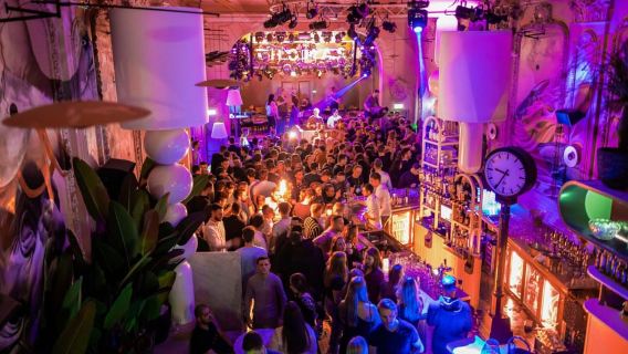 Eindhoven: Pub Crawl with Free Drinks and Entrance