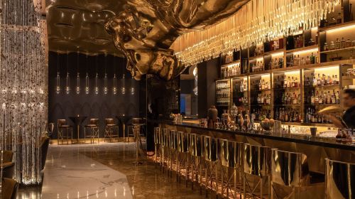 Dubai 7-star sailing boat hotel Al Iwan buffet/underwater restaurant/sky restaurant options Arabic restaurant lunch dinner buffet 3