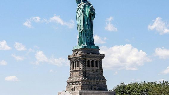 อนุสาวรีย์เทพีเสรีภาพและเกาะเอลลิส: ทัวร์พร้อมไกด์ + ตั๋วเรือเฟอร์รี่ไป-กลับ