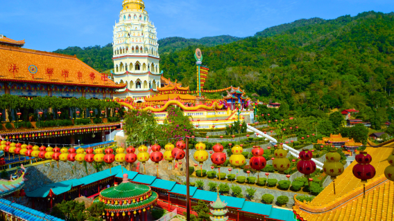 Penang Hill and Kek Lok Si Temple Guided Tour with Fast Lane Train Ticket-Share or Private