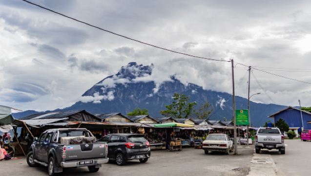 Excursion d'une journée partagée au parc Kinabalu et aux sources chaudes de Poring