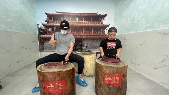 廣東潮州千錘哥手打牛肉丸非遺技藝體驗館【每人體驗手錘15分鐘+每人吃一碗招牌牛肉丸】