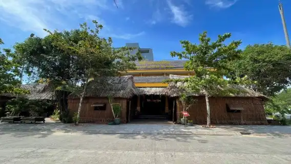 [อ่างโคลนแวร์ซายส์] อ่างโคลน VERSAILLES ที่ฟูก๊วก + นวดสปา + สระว่ายน้ำ + หาดทราย