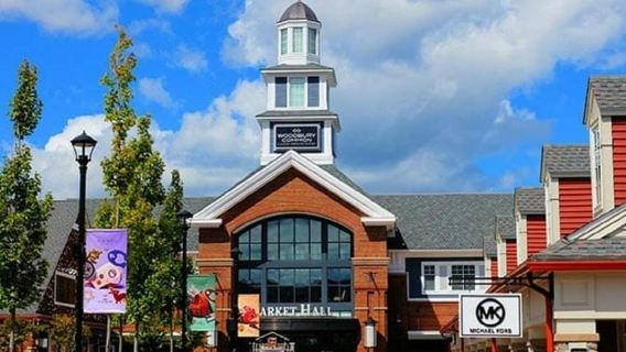 Chuang Yen Monastery & Woodbury Outlets 1-day Tour From NY