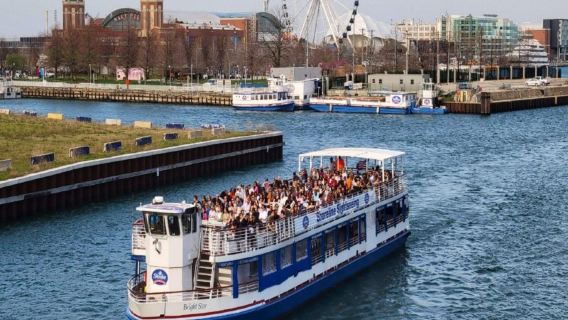 Chicago architectural sightseeing cruise (departing from Michigan Avenue or Navy Pier) 83929