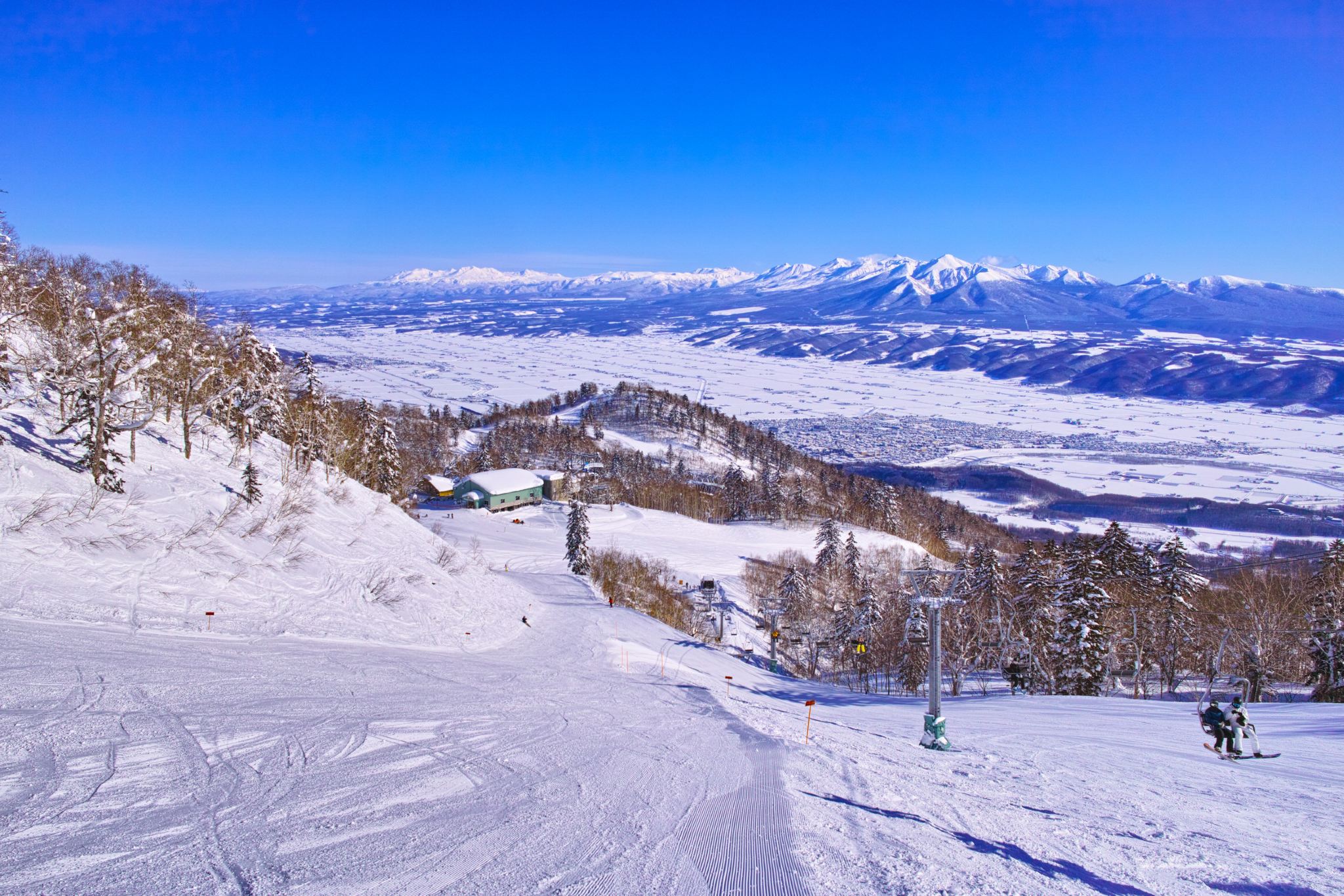 Private Ski Lessons in Furano, Hokkaido [Internationally Certified Professional Instructor | Instruction in Chinese/English]