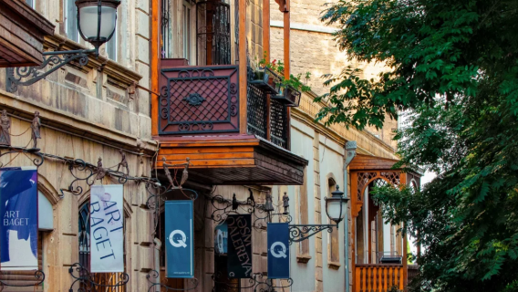 Baku Tagesausflug: Privattransfer + Schirwanschah-Palast + Juma-Moschee + Geschichtsmuseum (Privatwagen)