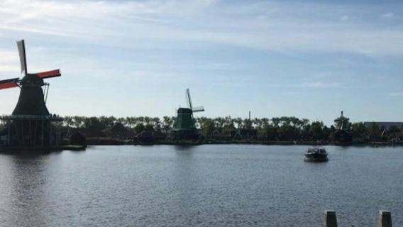 Zaanse Schans & Volendam: Private Guided Tour + Transport