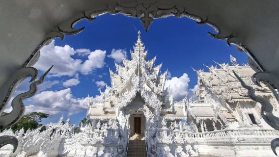 ทัวร์วันเดียวเชียงราย ต้นทางเชียงใหม่ : วัดแดง วัดขาว และวัดน้ำเงิน