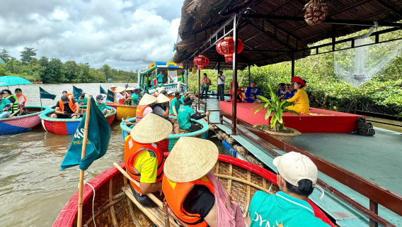 Tour di un giorno a Phu Quoc Island: allevamento di perle, tempio di Hu Guo, spiaggia bianca, prigione di Phu Quoc e città del tramonto