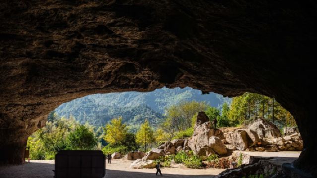 Private tour of Tiantai Hanshan Attraction + Hanyan Cave private guide service