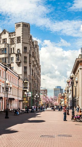 Red Square + The Moscow Kremlin + Alexander Garden + History Museum + Arbat Street Day Tour